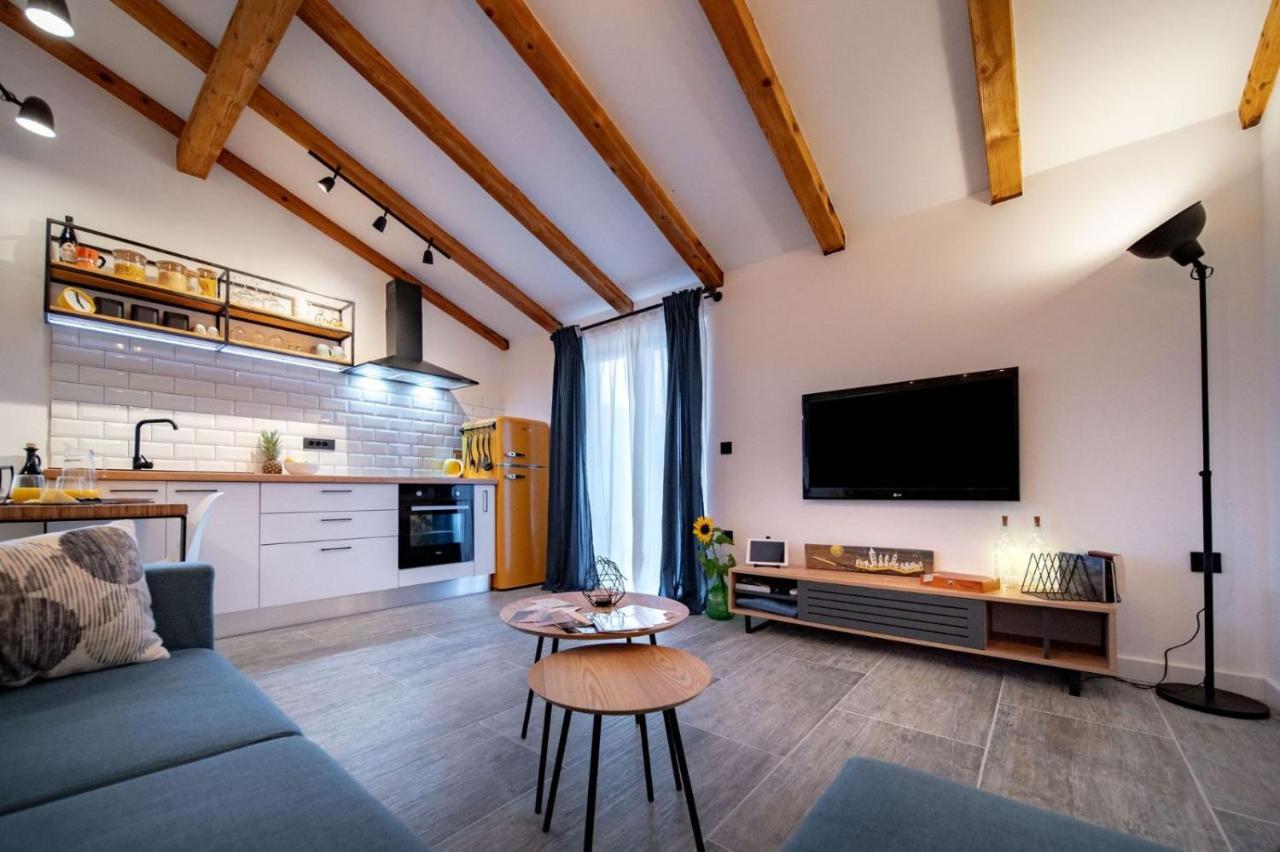 Novouredeni Apartman Marko Mundanije ภายนอก รูปภาพ