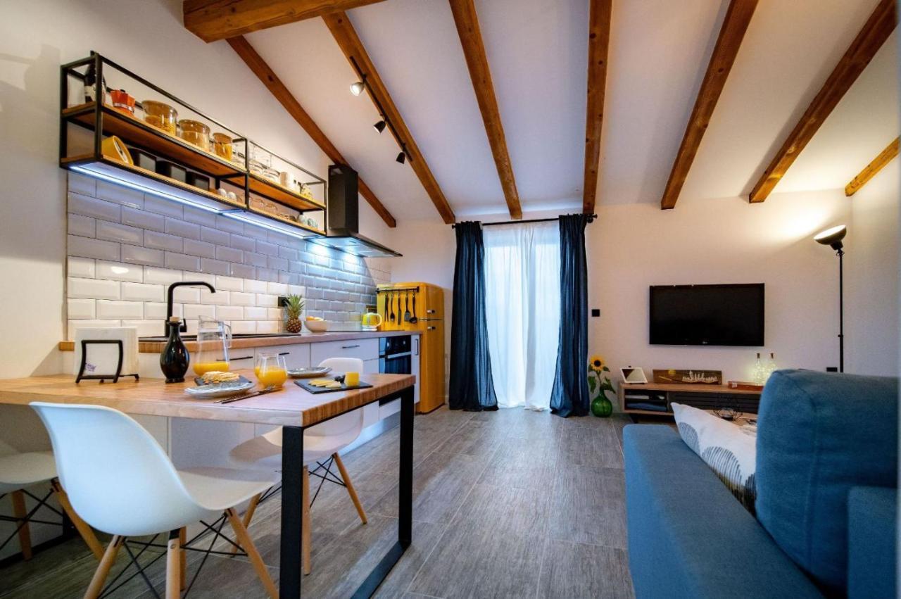 Novouredeni Apartman Marko Mundanije ภายนอก รูปภาพ