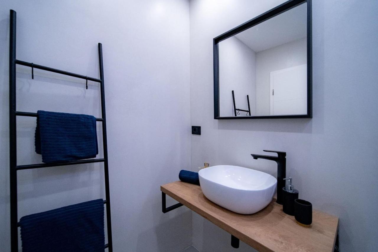 Novouredeni Apartman Marko Mundanije ภายนอก รูปภาพ