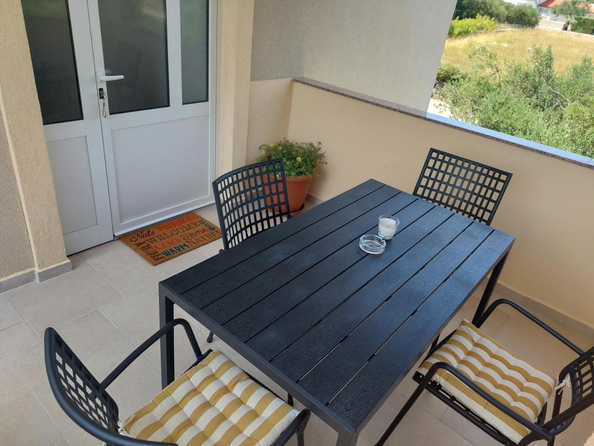 Novouredeni Apartman Marko Mundanije ภายนอก รูปภาพ