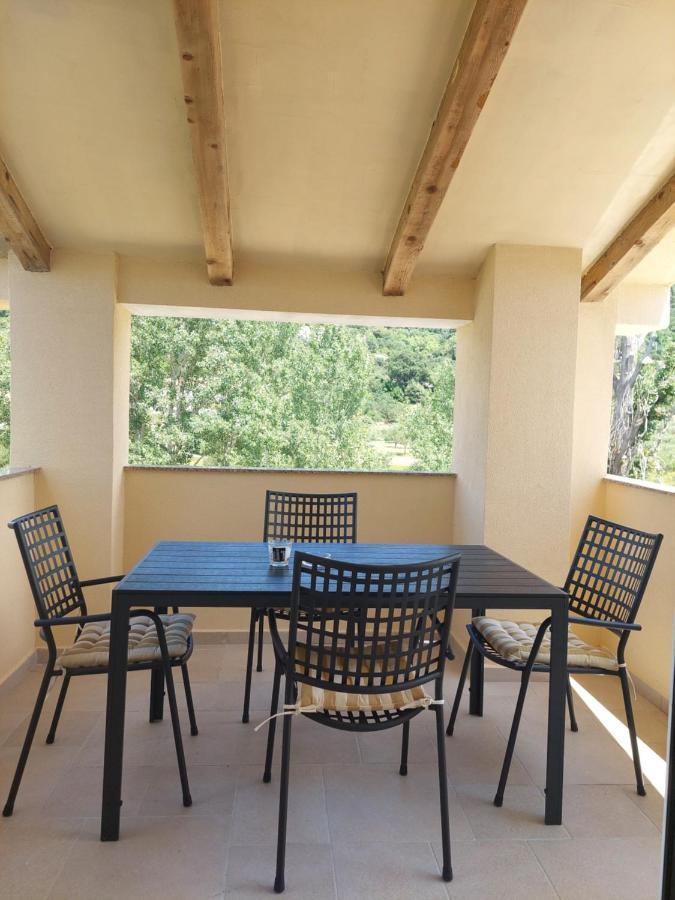 Novouredeni Apartman Marko Mundanije ภายนอก รูปภาพ
